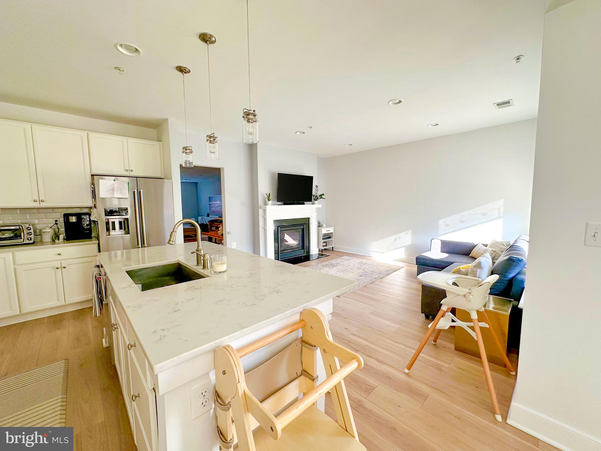 2409 RICHMOND HWY #102