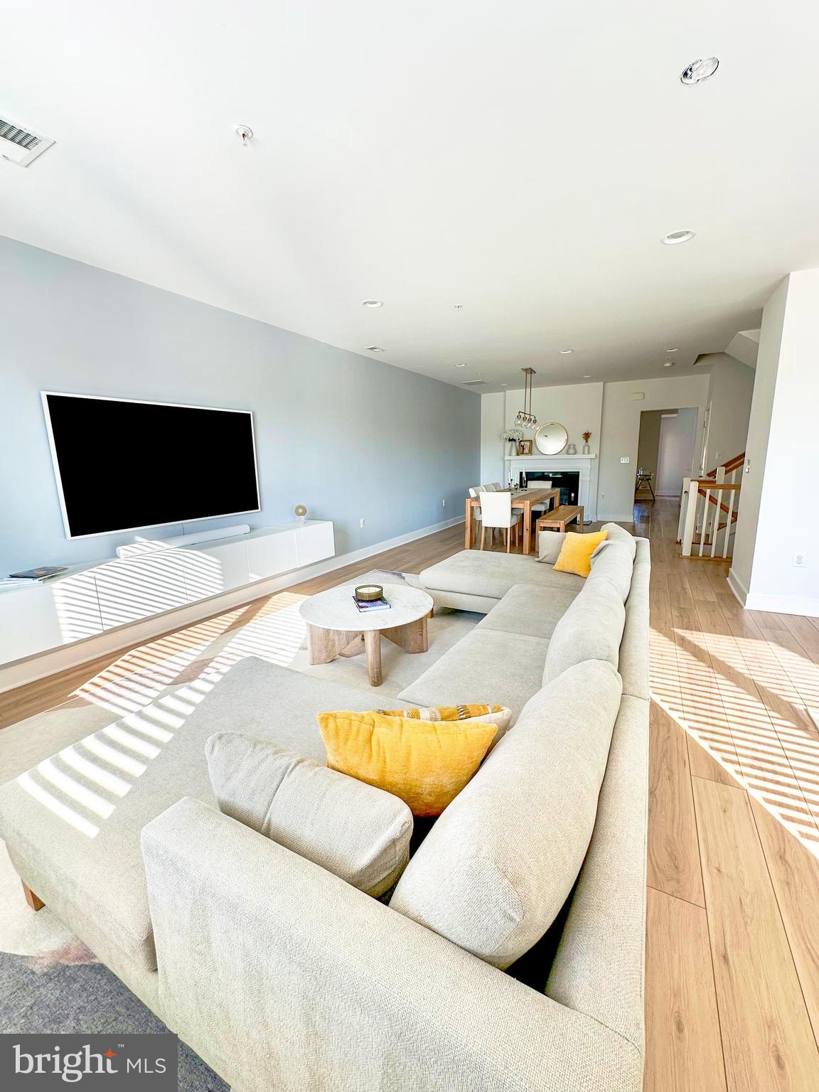 2409 RICHMOND HWY #102