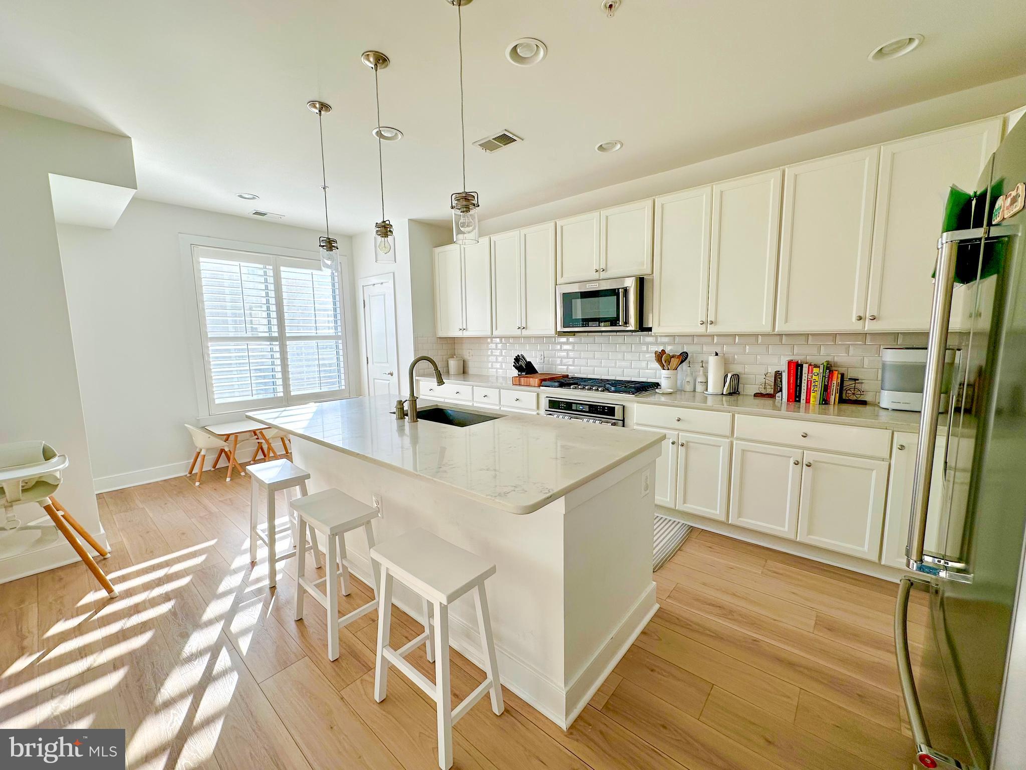 2409 RICHMOND HWY #102