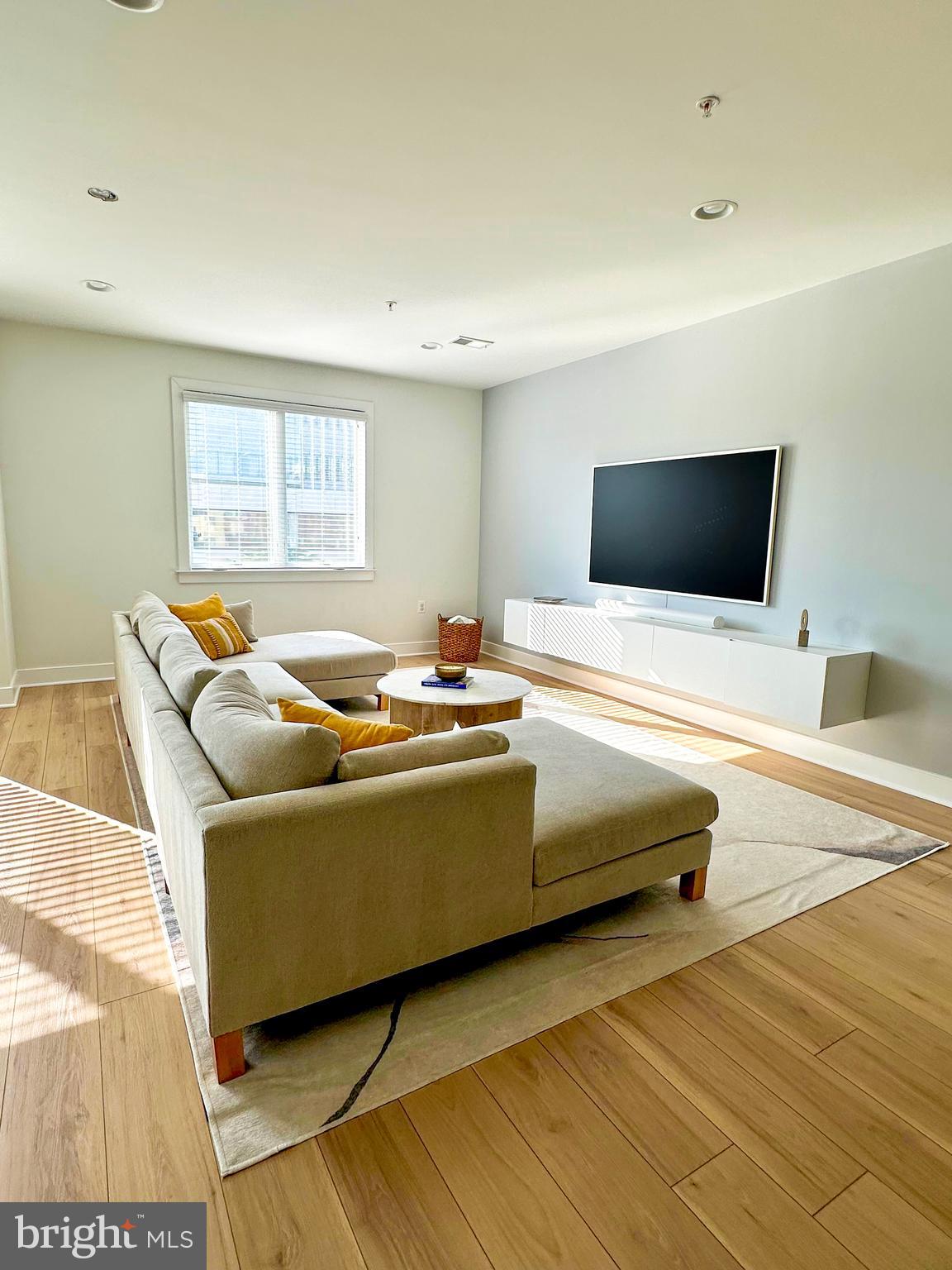 2409 RICHMOND HWY #102