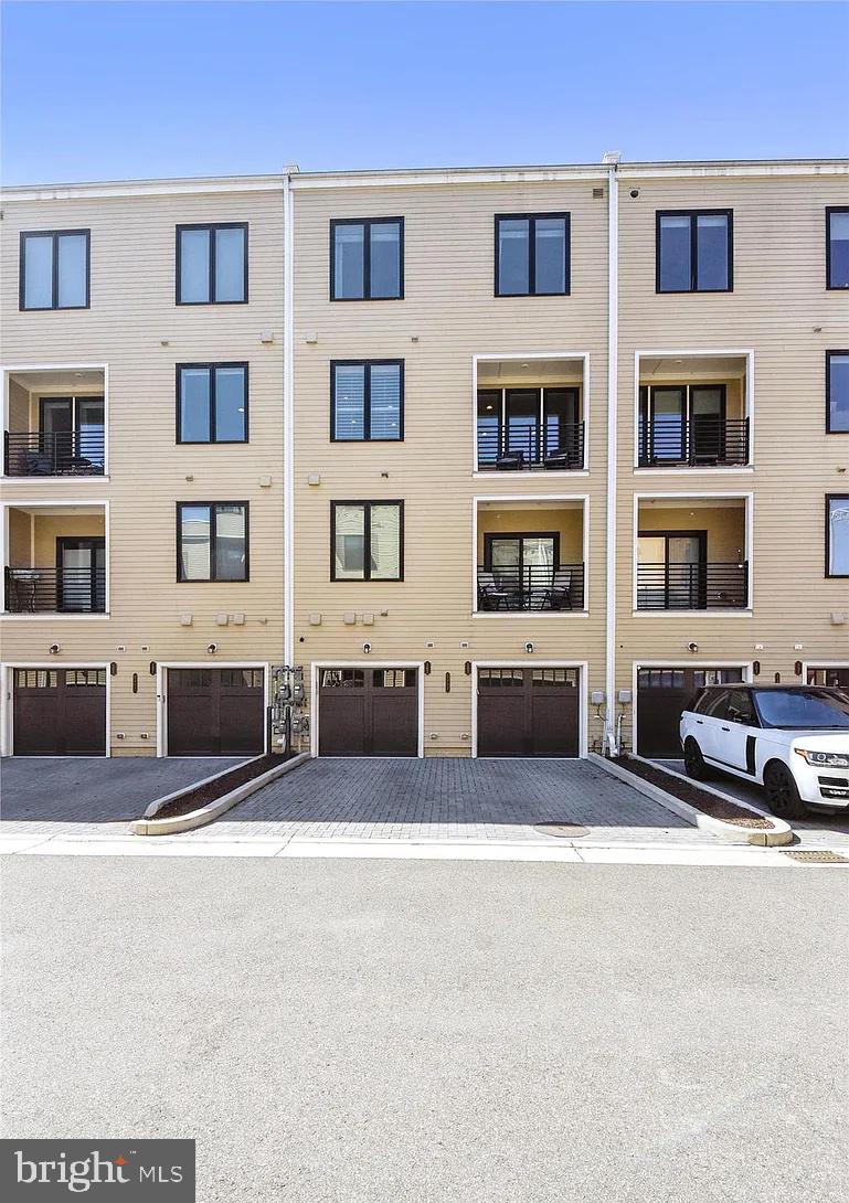 2409 RICHMOND HWY #102