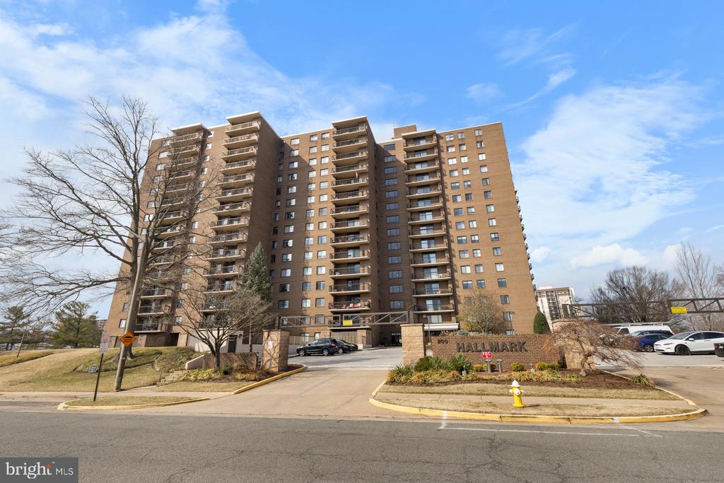 200 N Pickett St #702