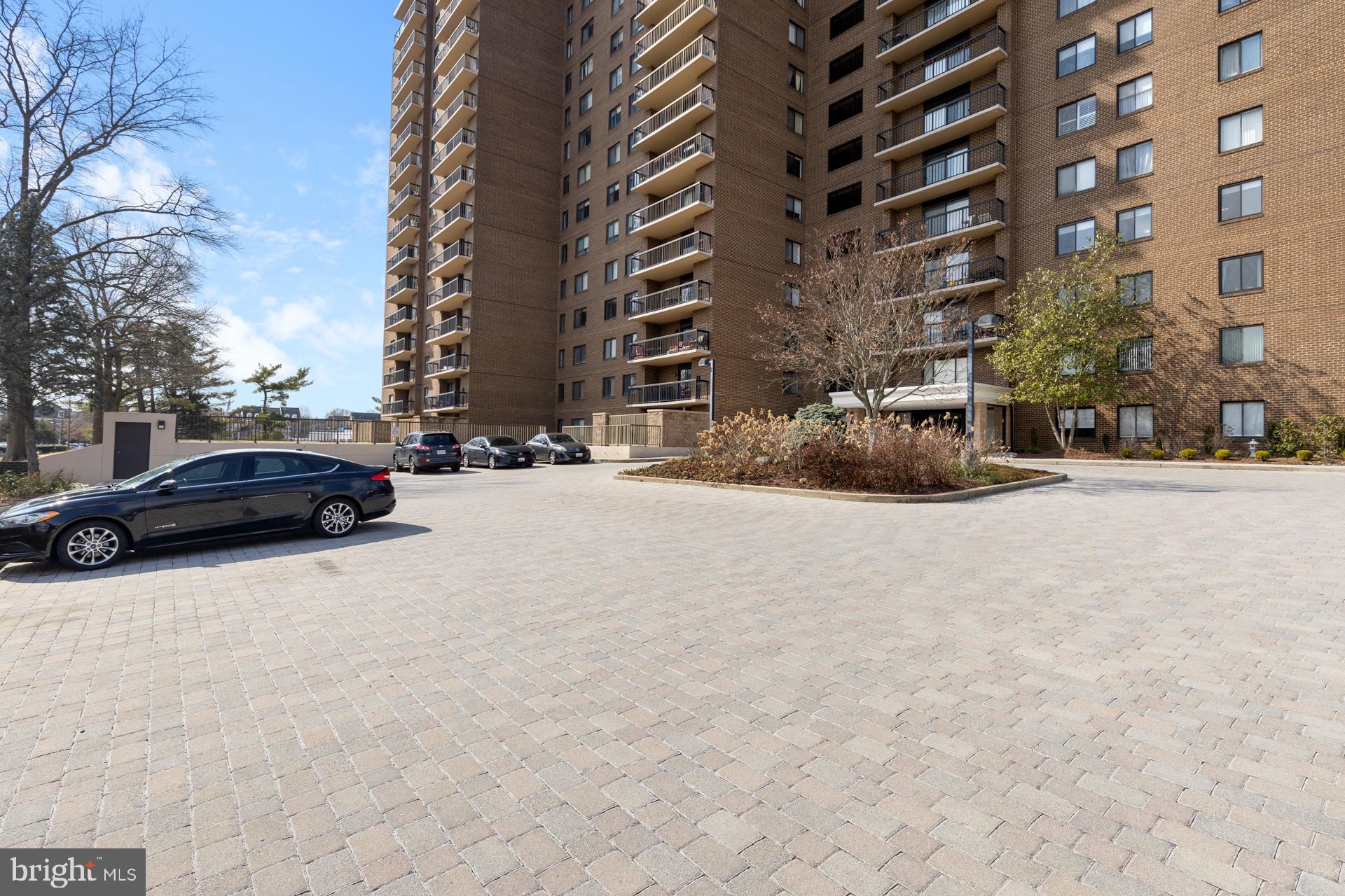 200 N Pickett St #702