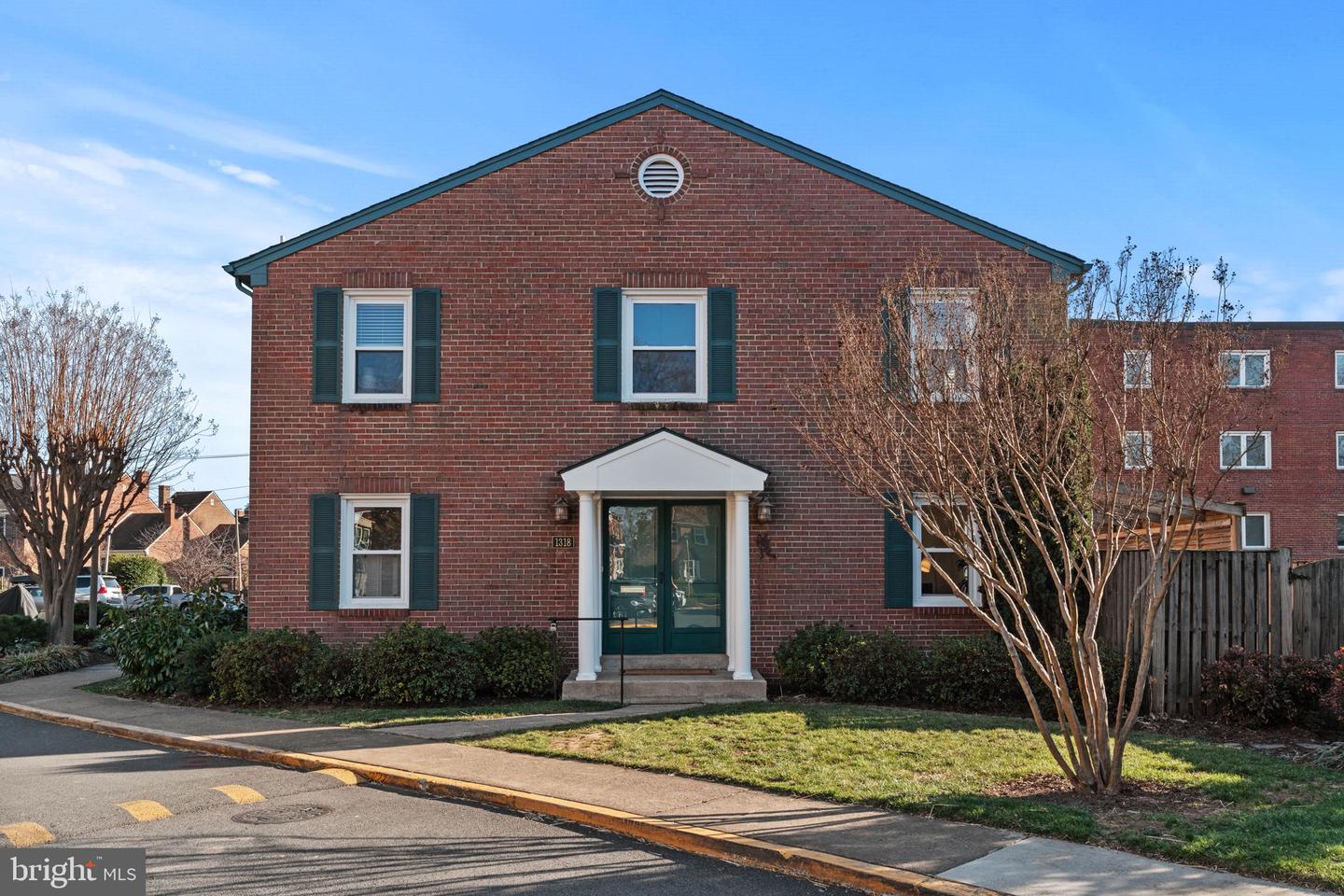 1318 Chetworth Ct