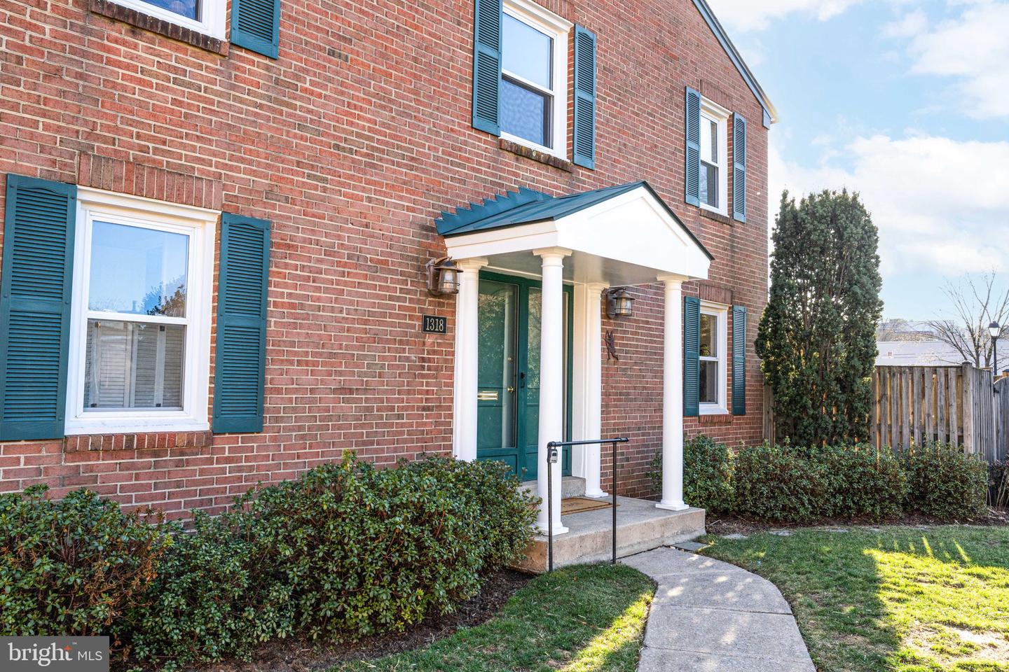 1318 Chetworth Ct