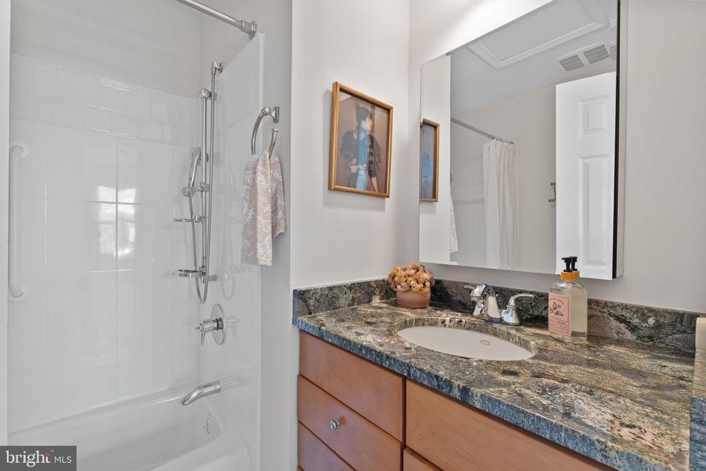 1318 Chetworth Ct