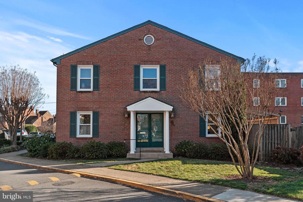 1318 Chetworth Ct