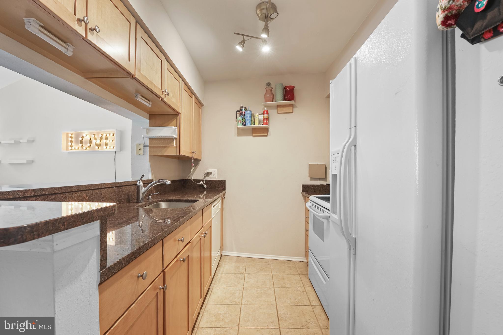 3313 WYNDHAM CIR #4211