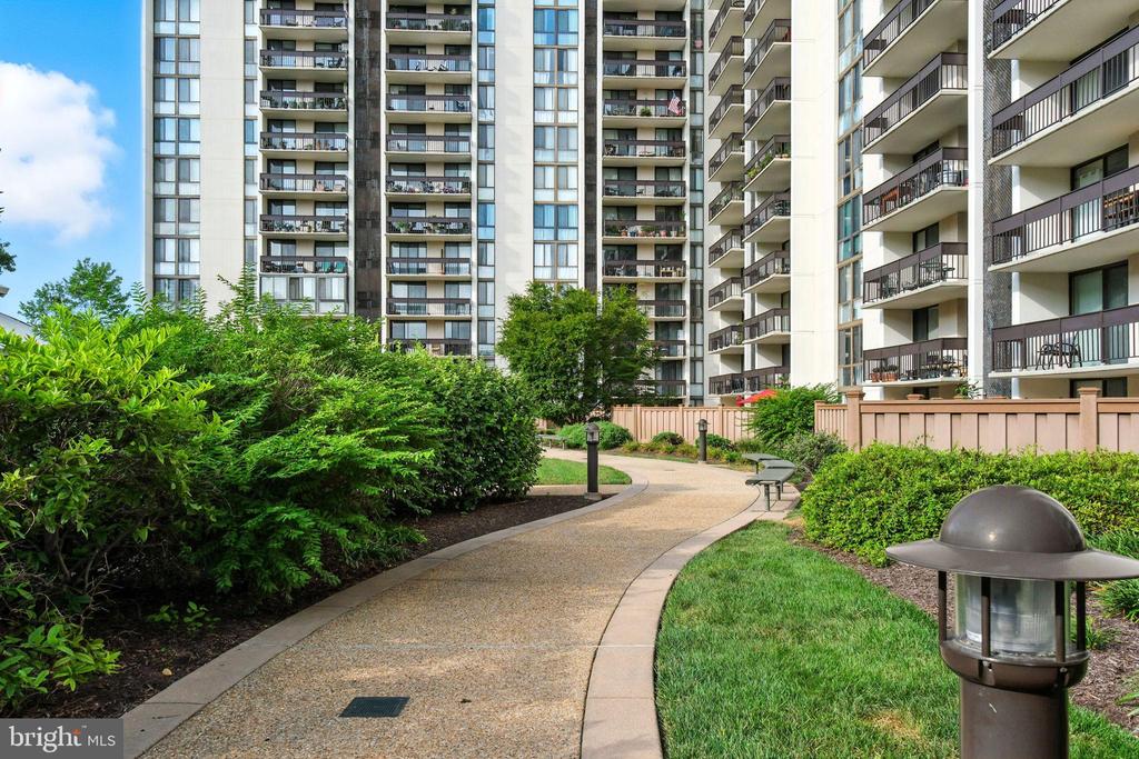 5300 HOLMES RUN PARKWAY 1210