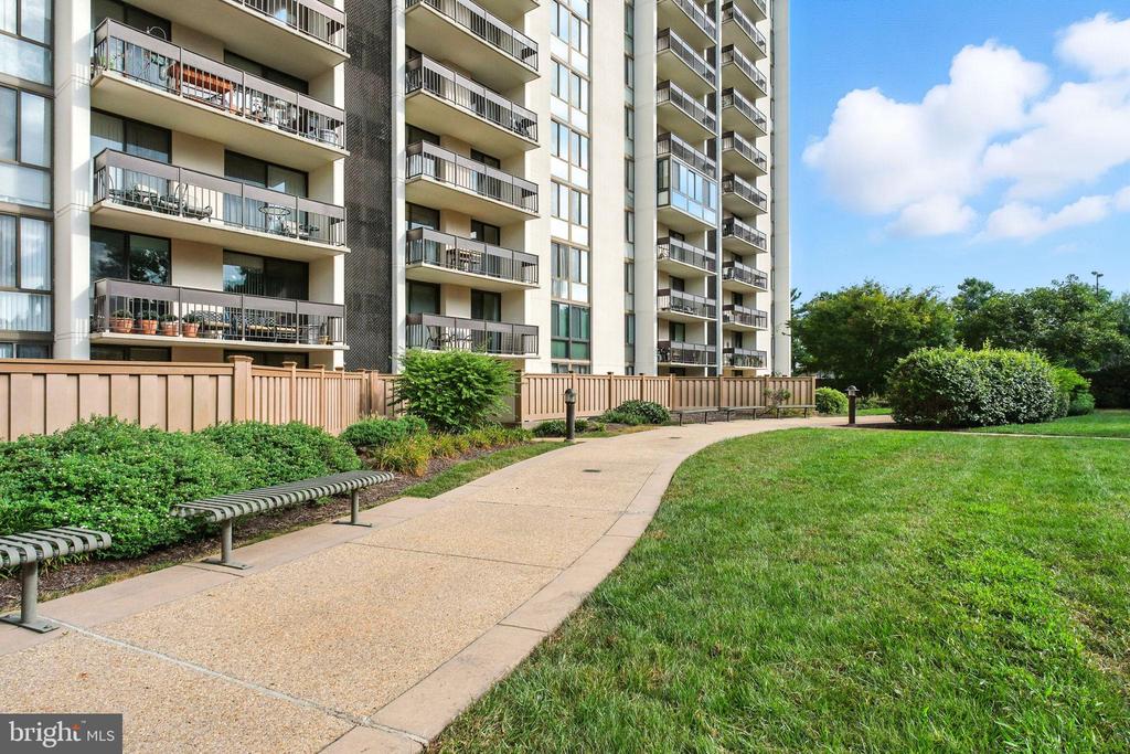 5300 HOLMES RUN PARKWAY 1210