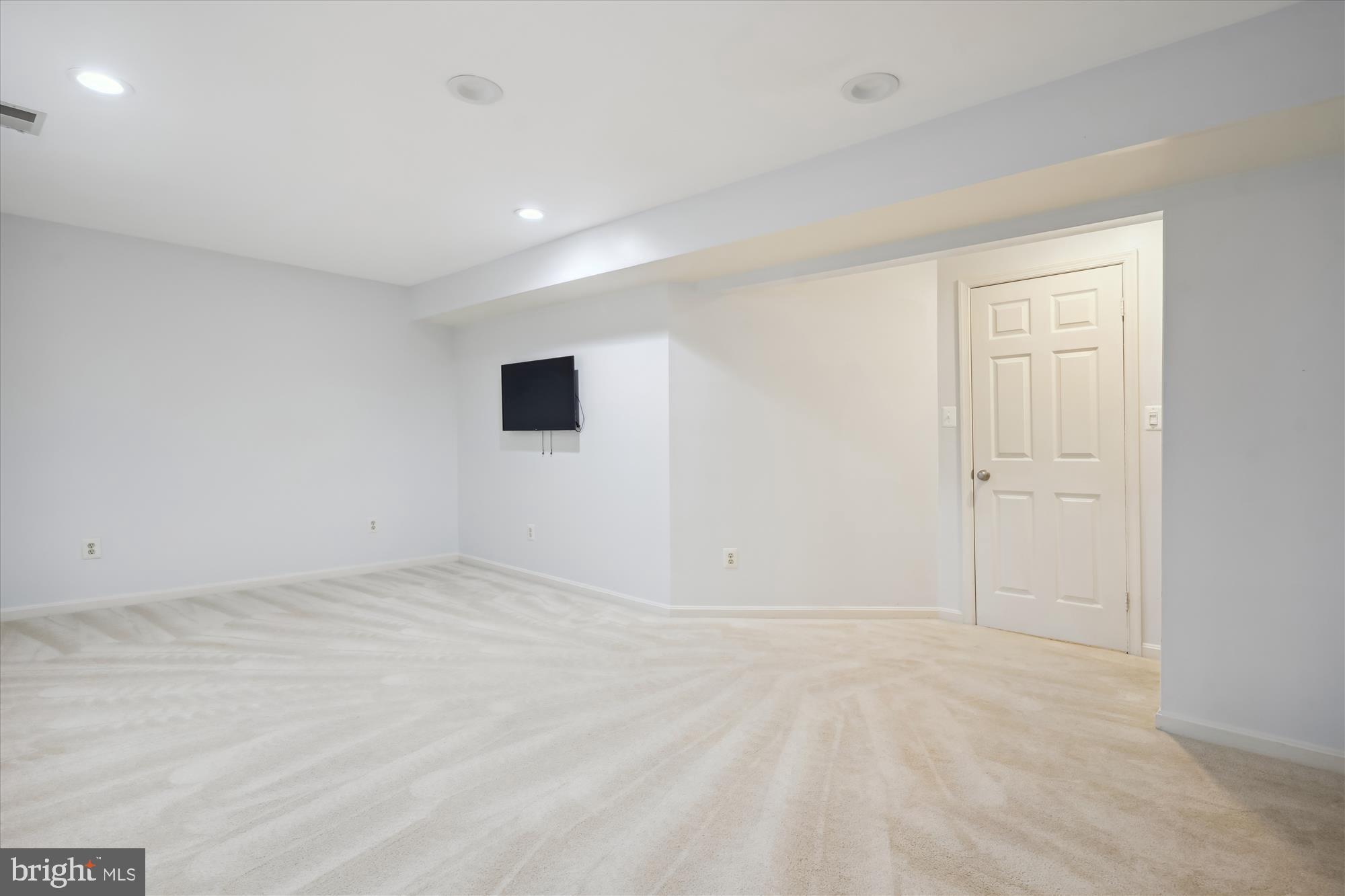 6553 PALISADES DRIVE