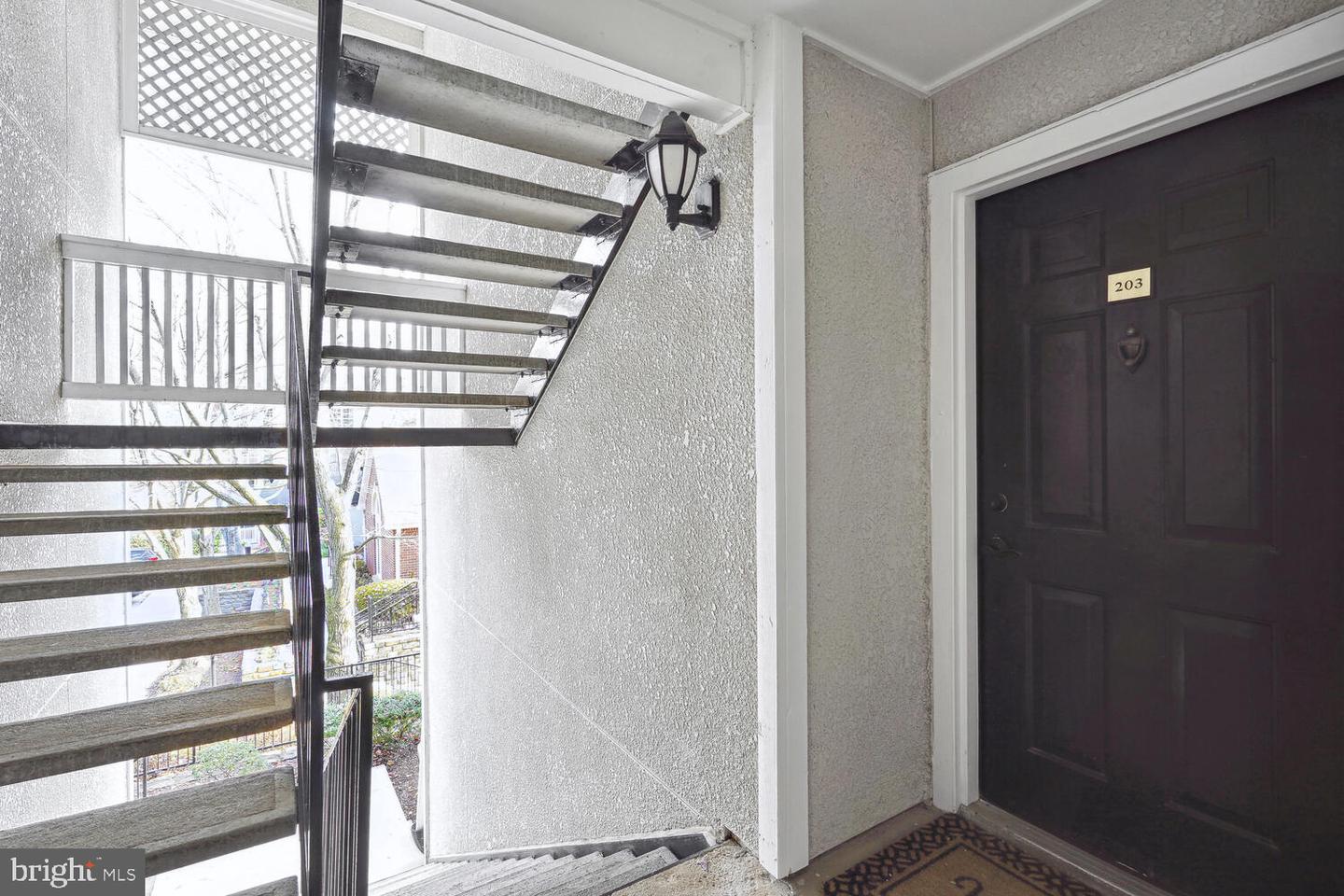 1536 Lincoln WAY Unit: 203