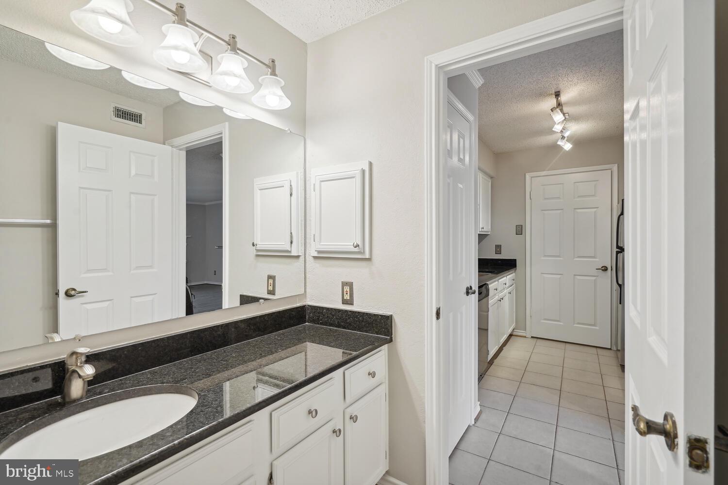 1536 Lincoln WAY Unit: 203