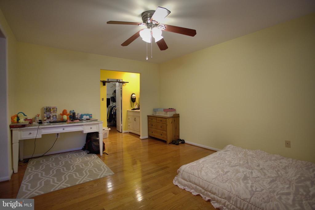 10429 CARRIAGEPARK CT