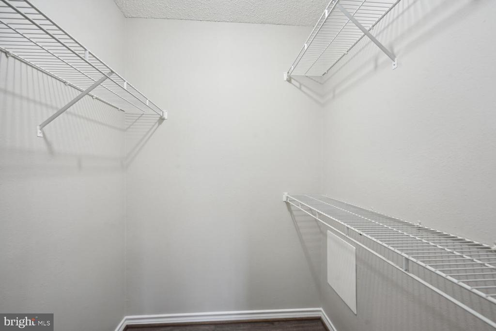 1536 LINCOLN WAY #203