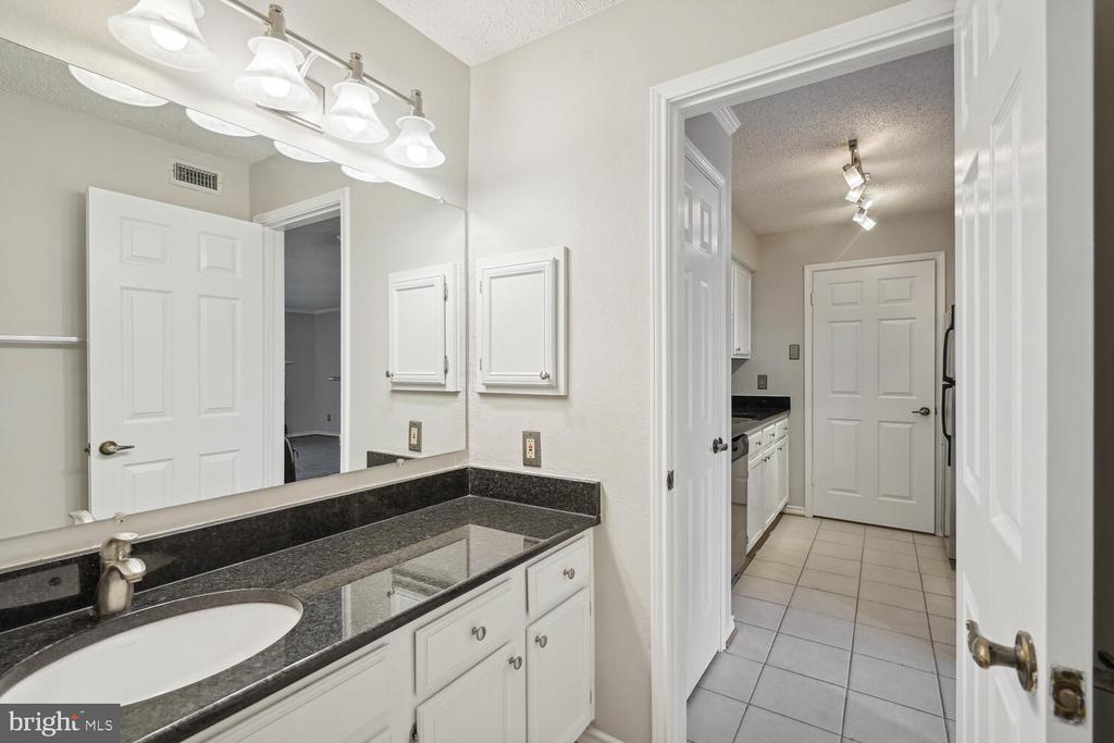 1536 LINCOLN WAY #203