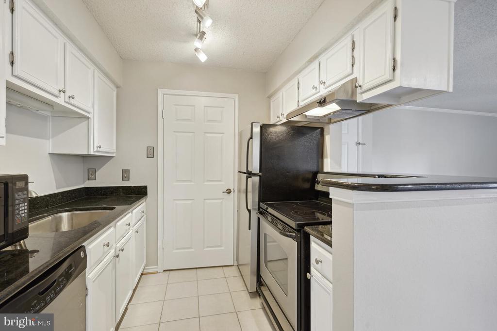 1536 LINCOLN WAY #203