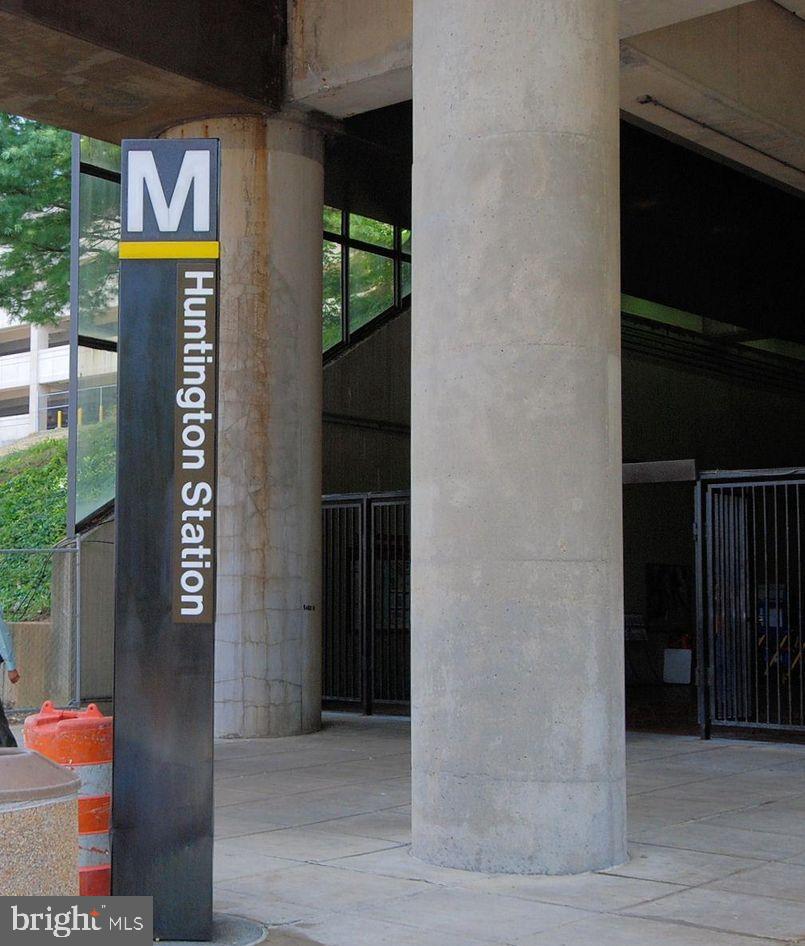 6312 CHIMNEY WOOD COURT