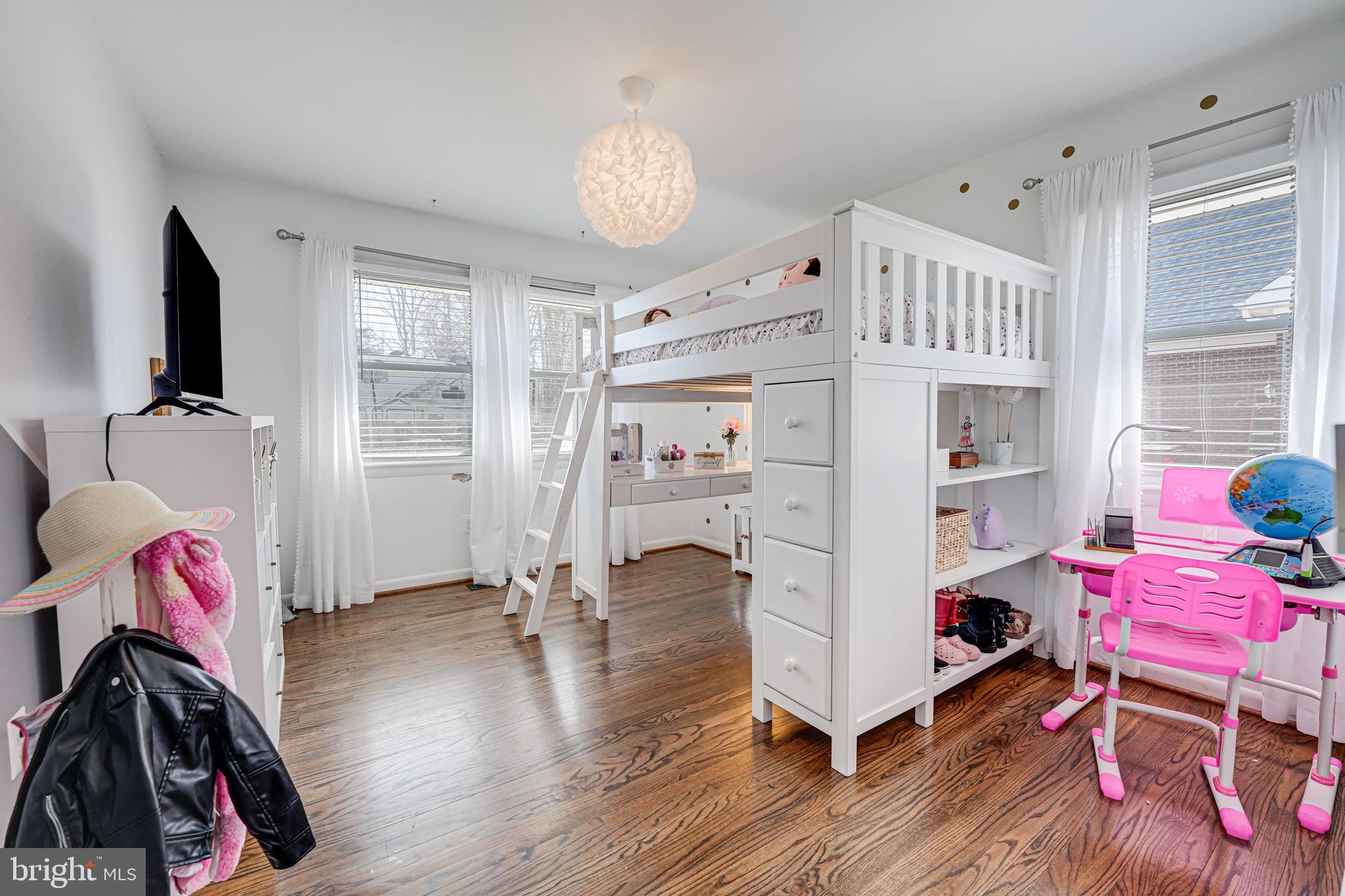 8008 James Russell Rd