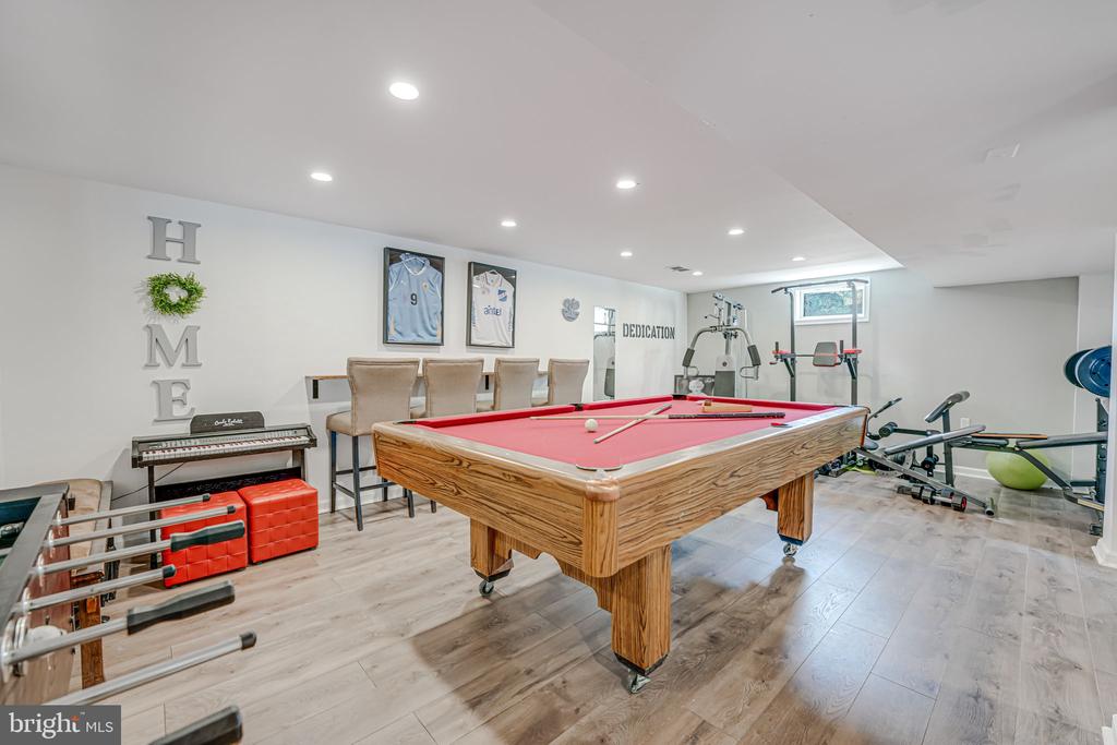8008 James Russell Rd