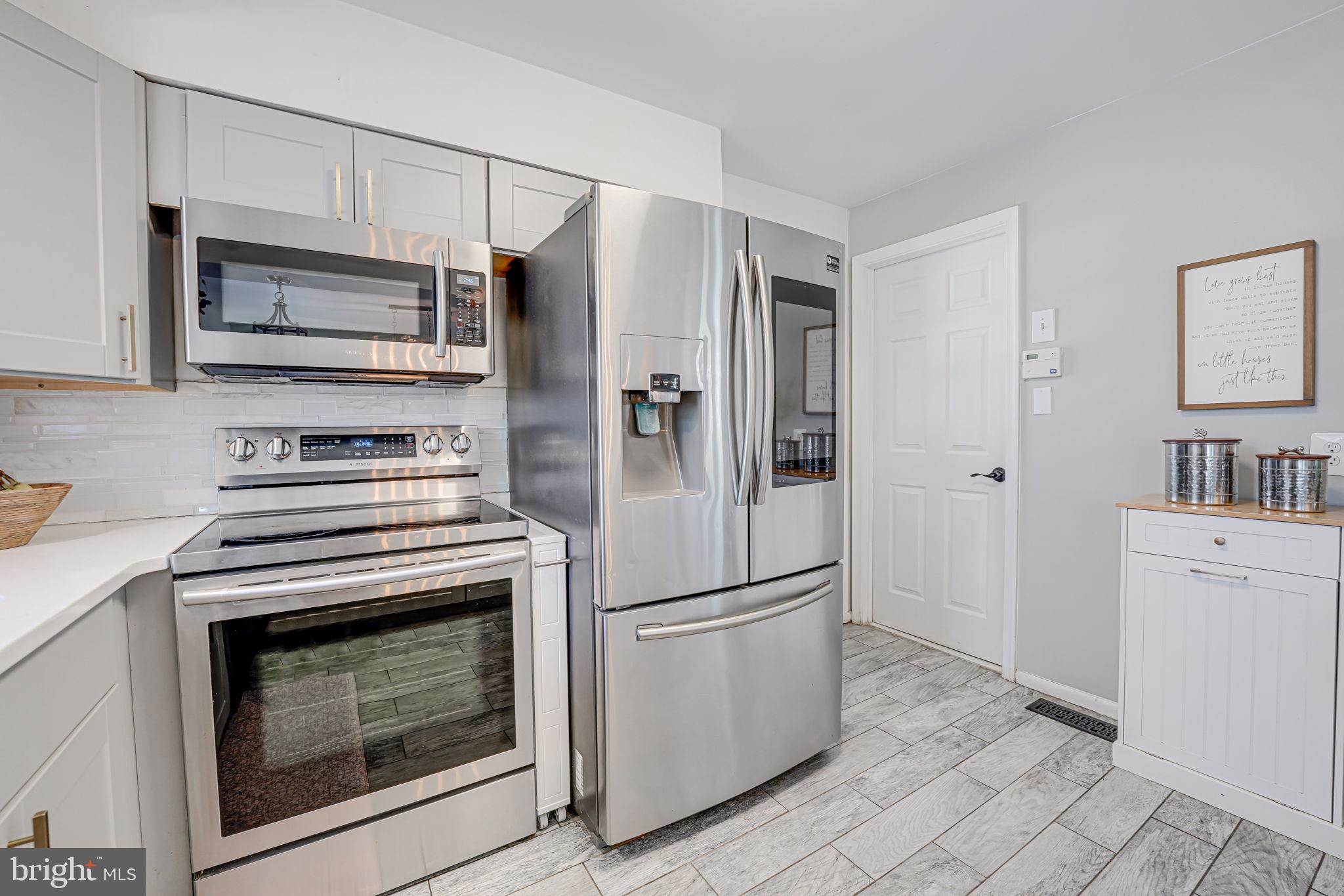 8008 James Russell Rd