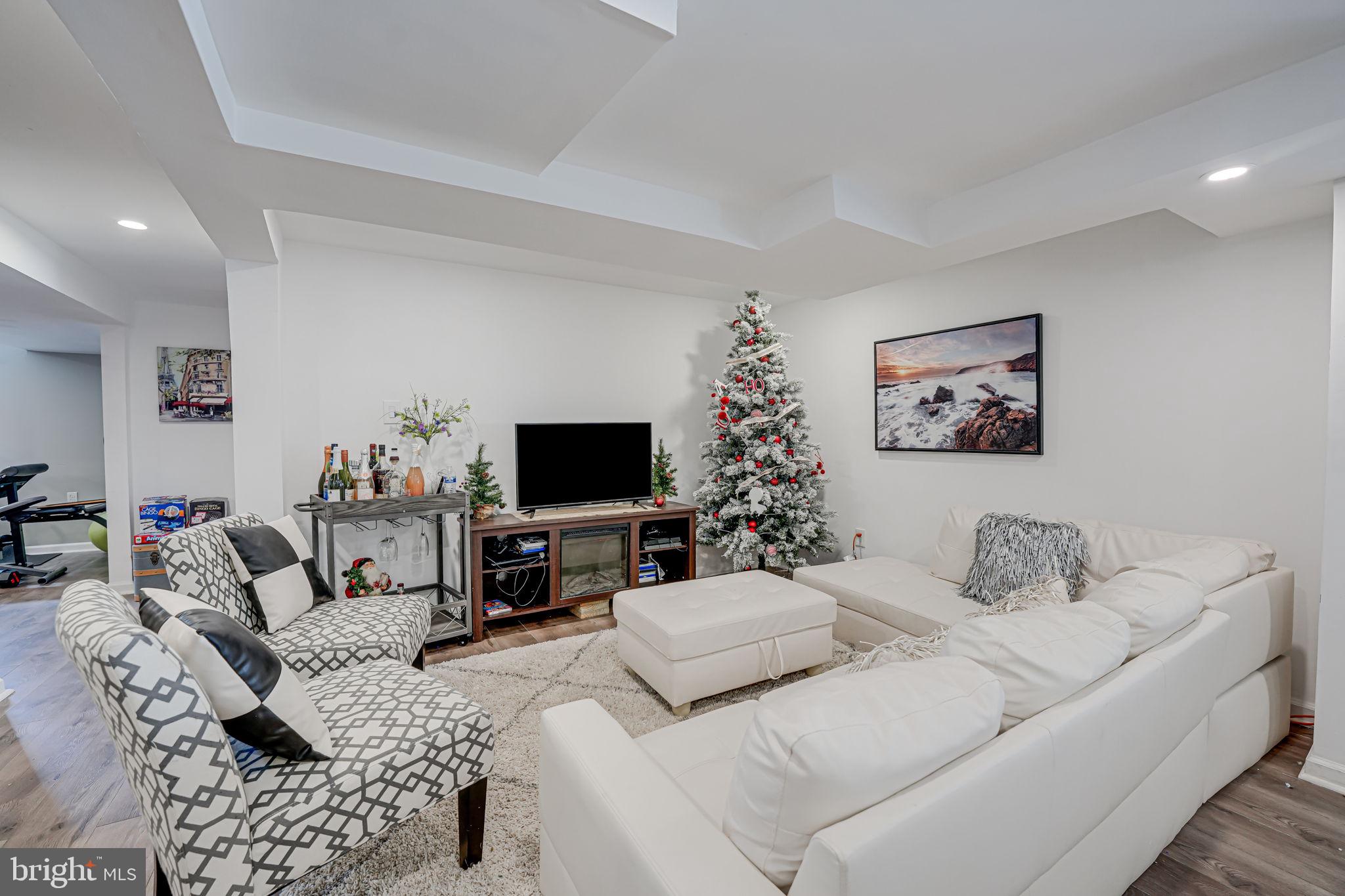 8008 James Russell Rd