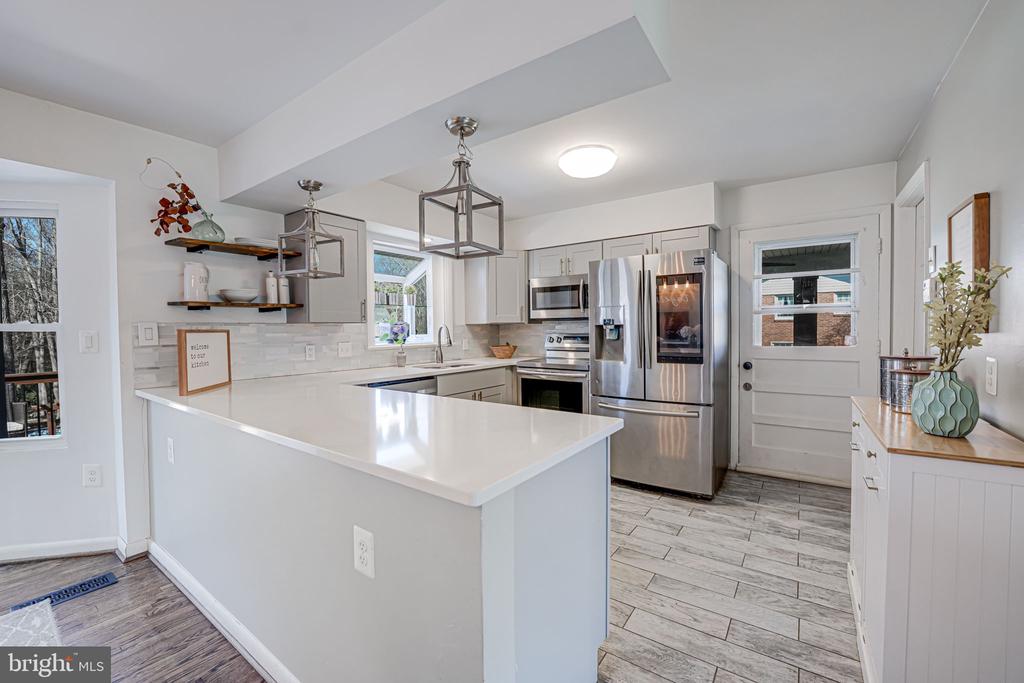 8008 James Russell Rd
