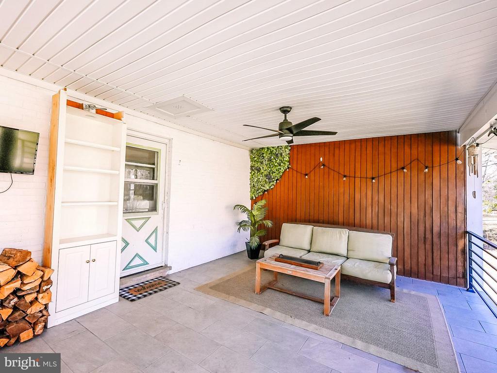 8008 James Russell Rd