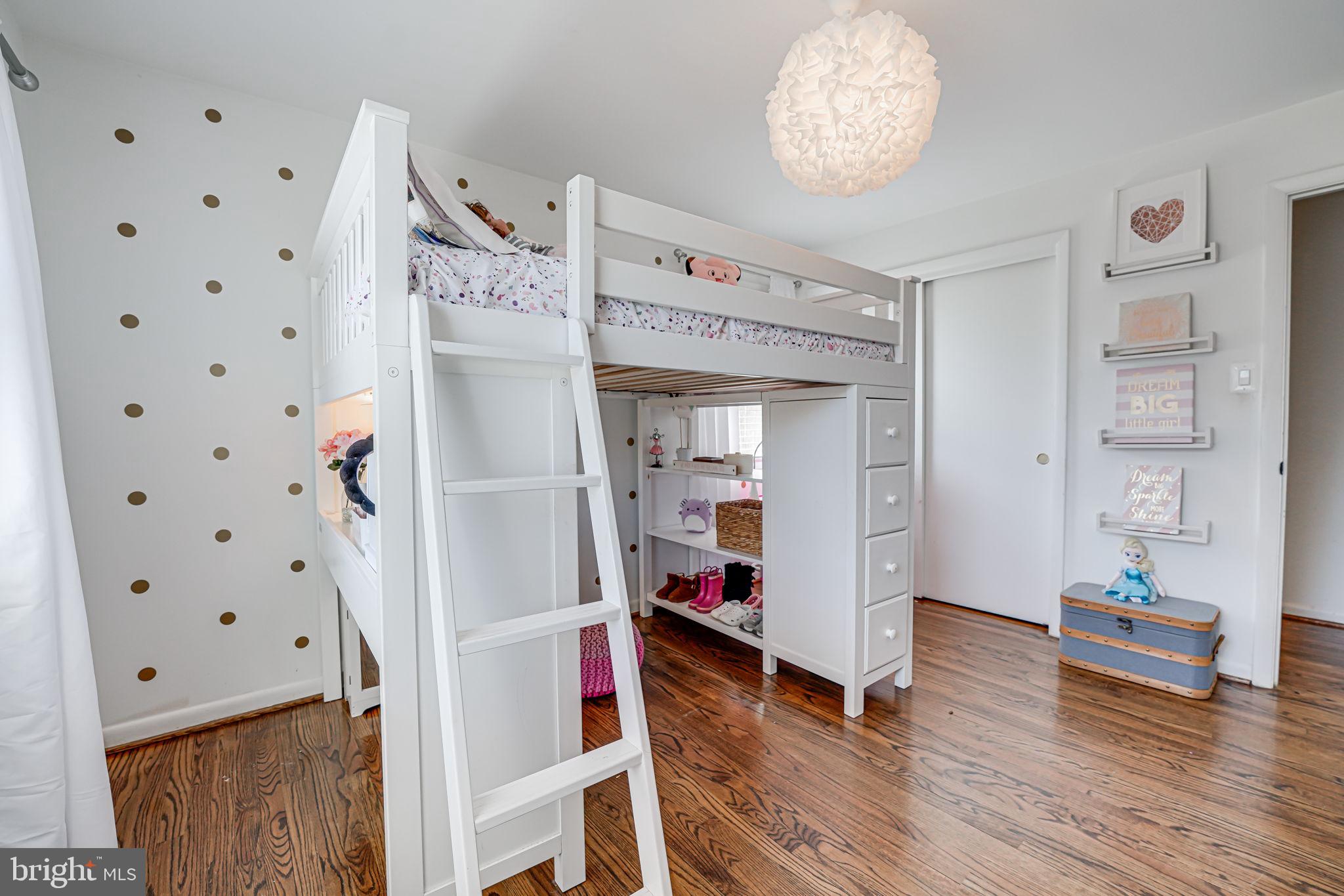 8008 James Russell Rd