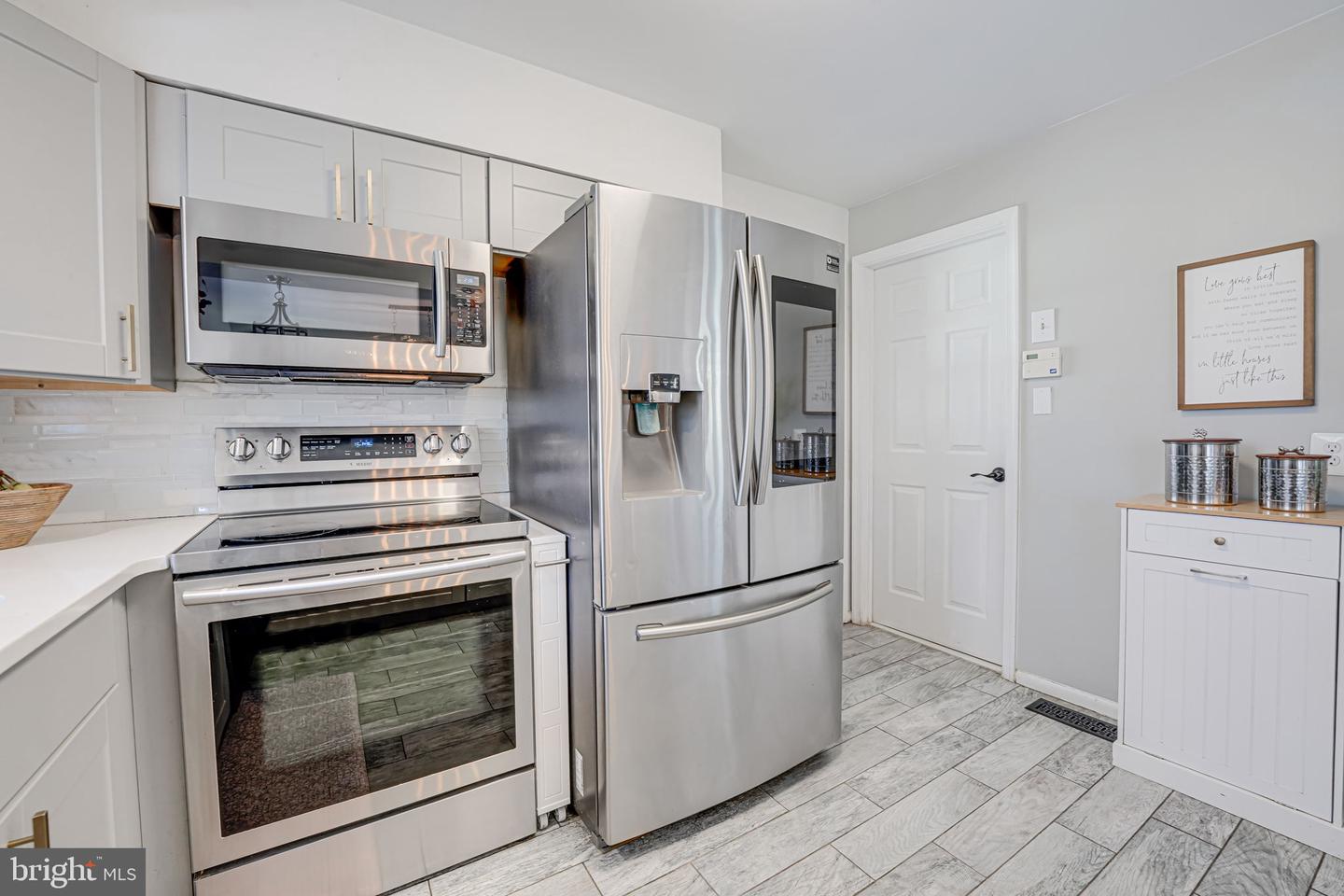 8008 James Russell Rd