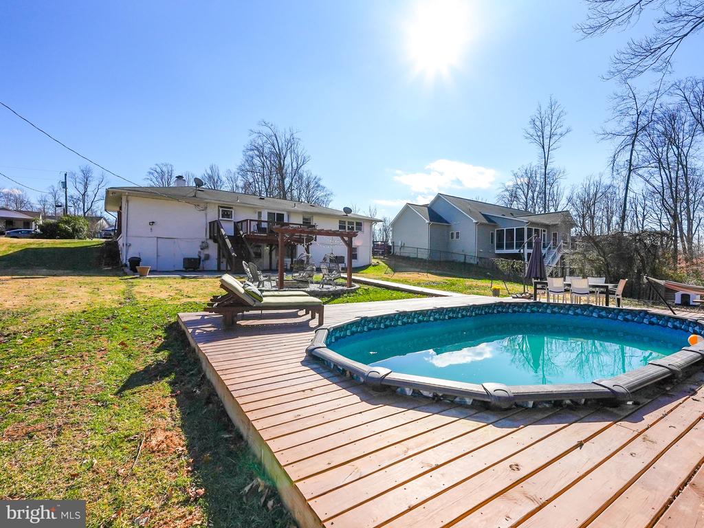 8008 James Russell Rd