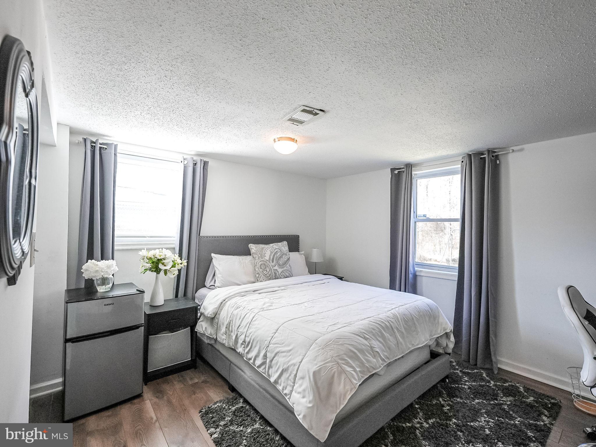 8008 James Russell Rd