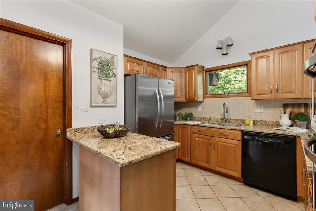 12212 WOODLARK COURT