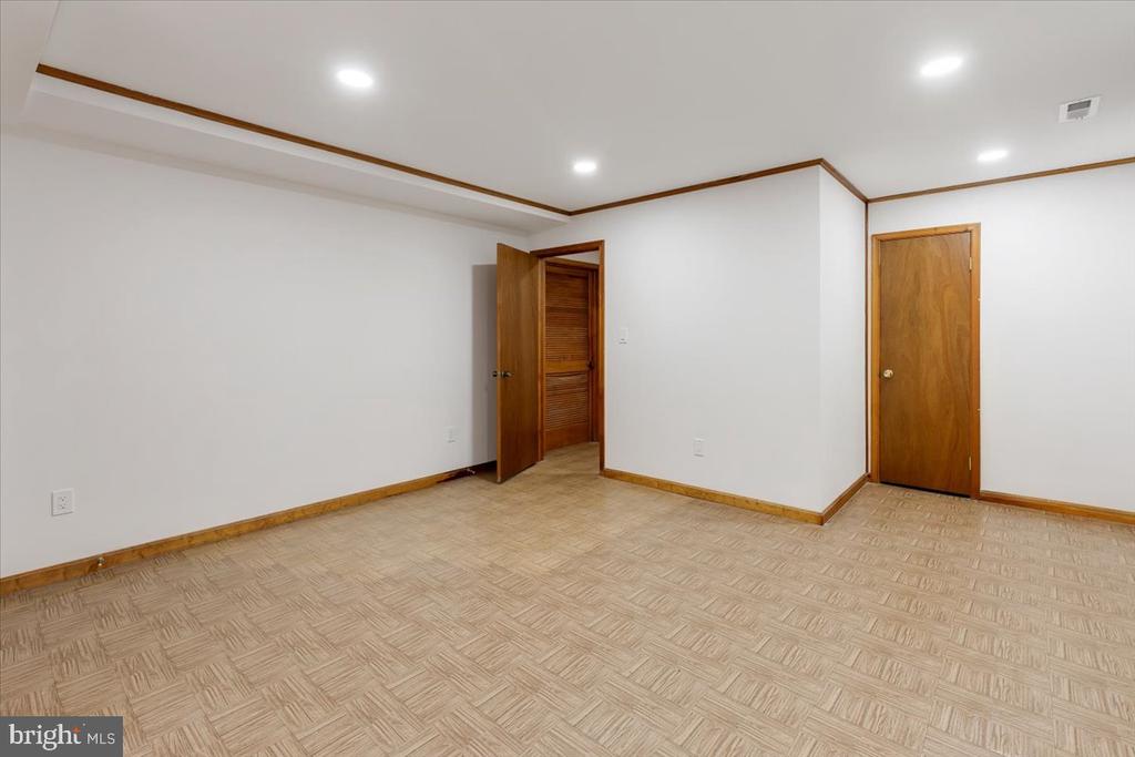 12212 WOODLARK COURT