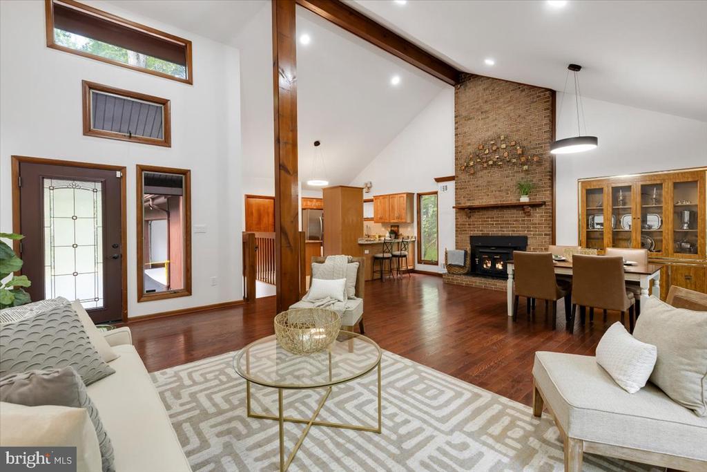 12212 WOODLARK COURT