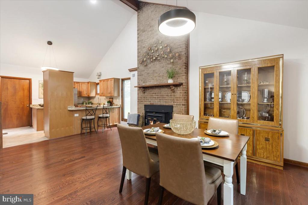 12212 WOODLARK COURT