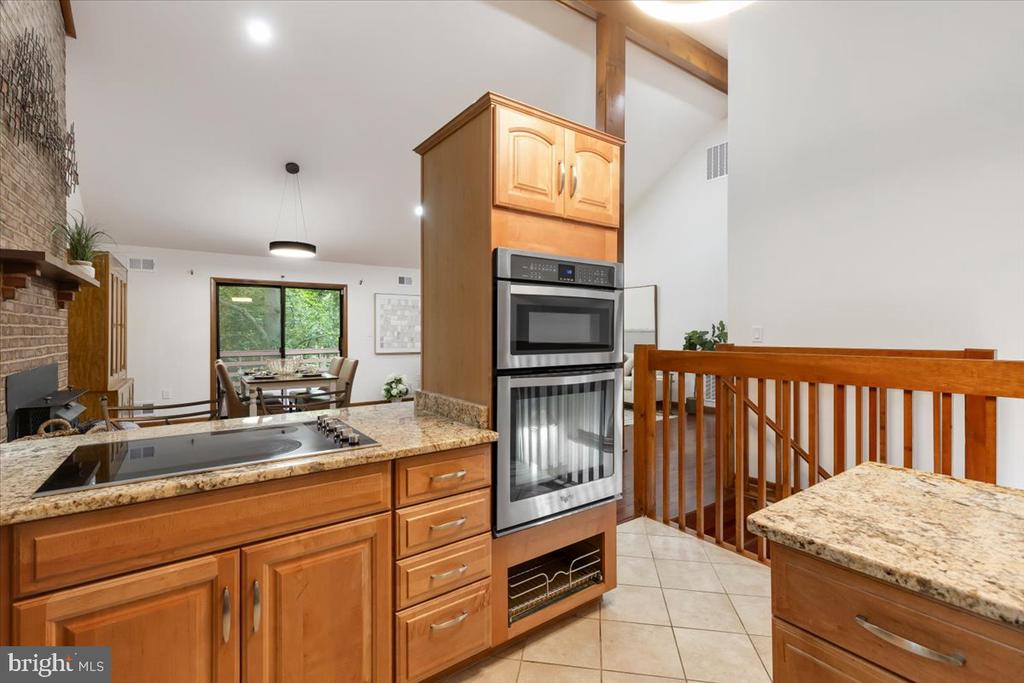 12212 WOODLARK COURT