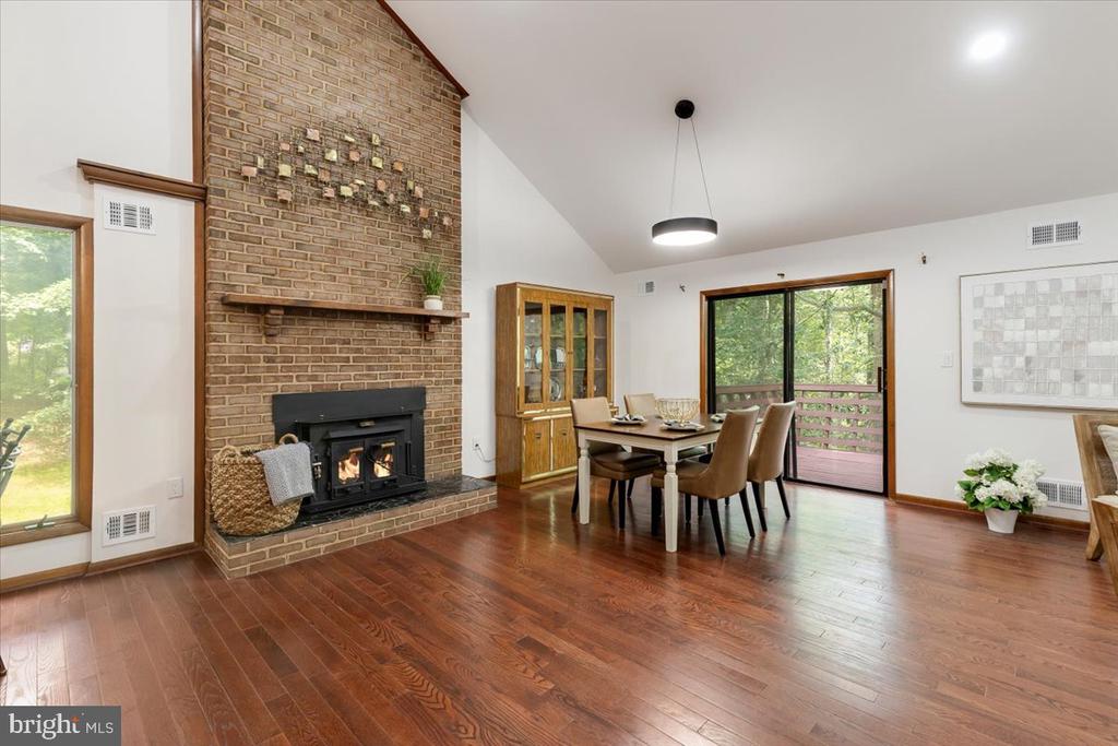 12212 WOODLARK COURT