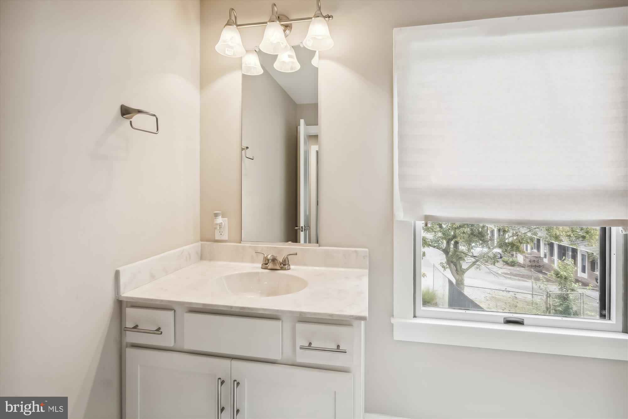 135 KENT STREET S Unit: 202