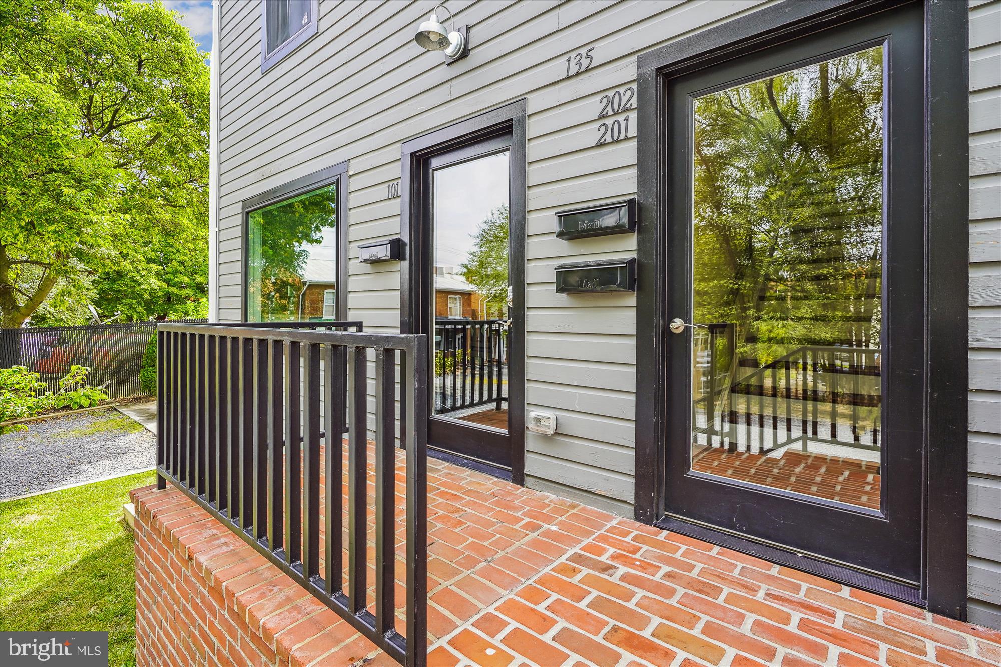 135 KENT STREET S Unit: 202