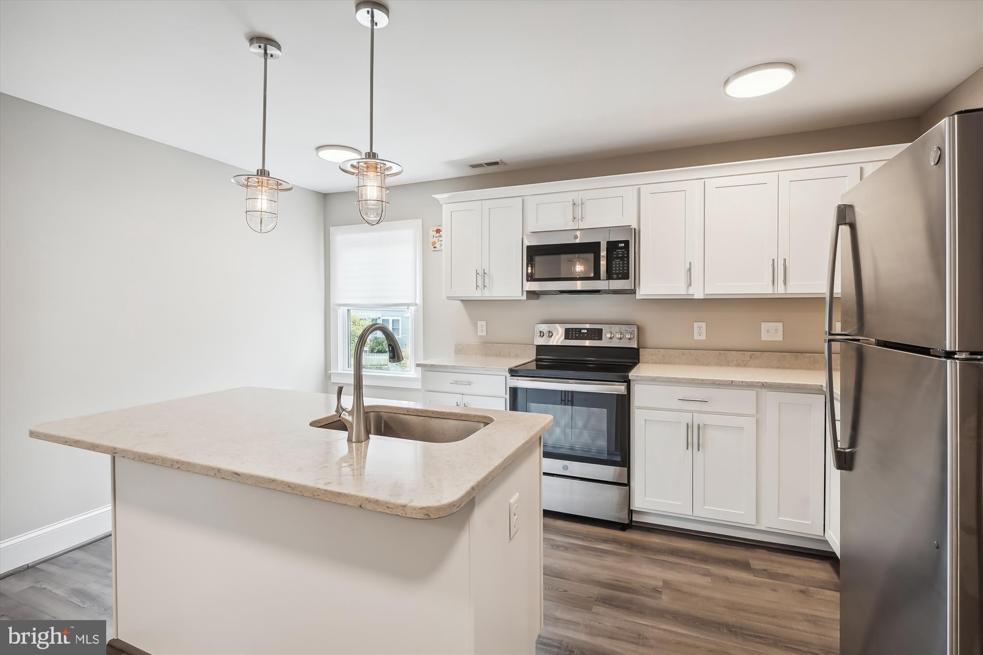 135 KENT STREET S Unit: 202