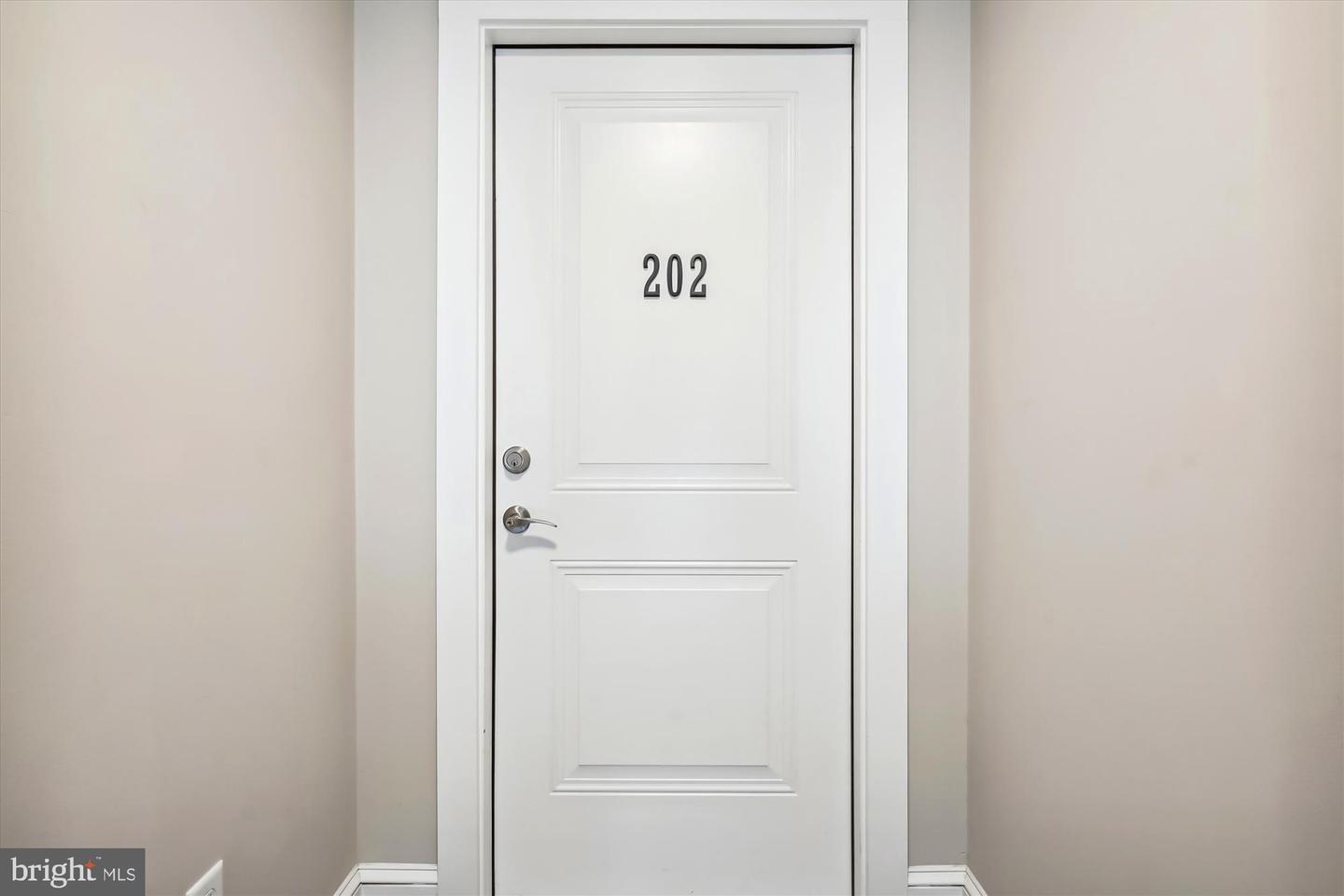 135 KENT STREET S Unit: 202