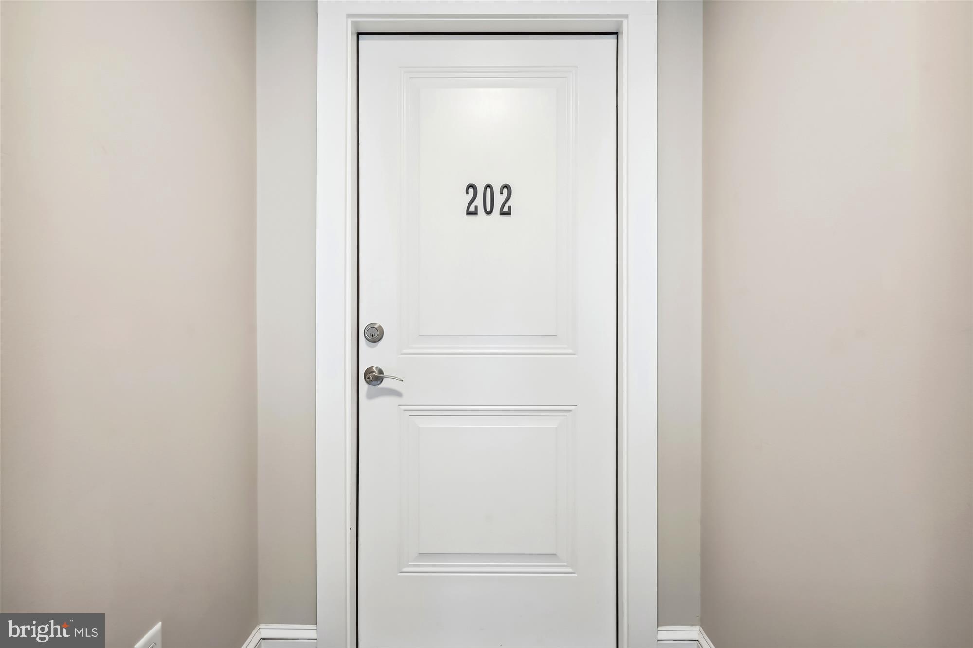 135 KENT STREET S Unit: 202