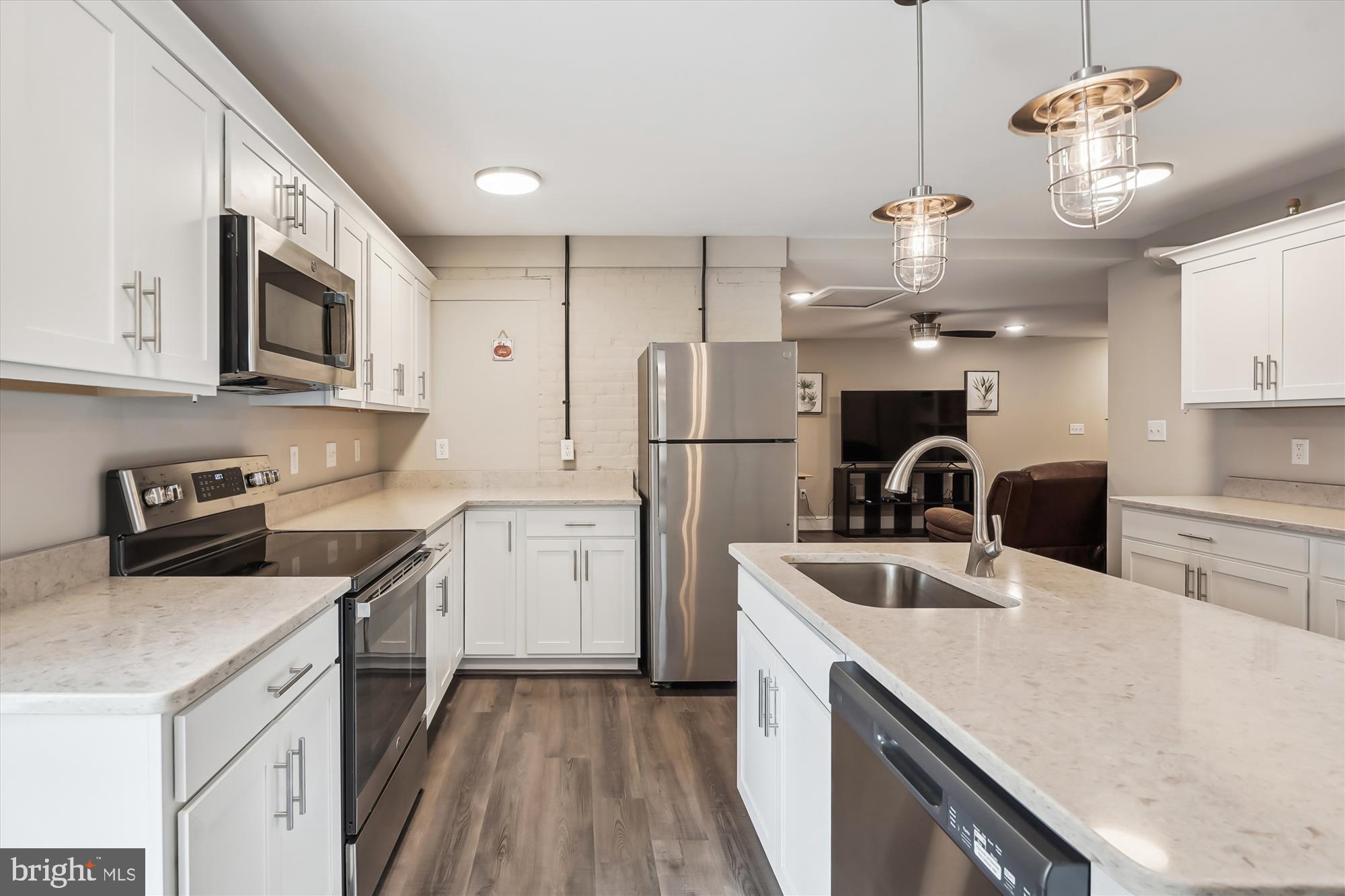 135 KENT STREET S Unit: 202