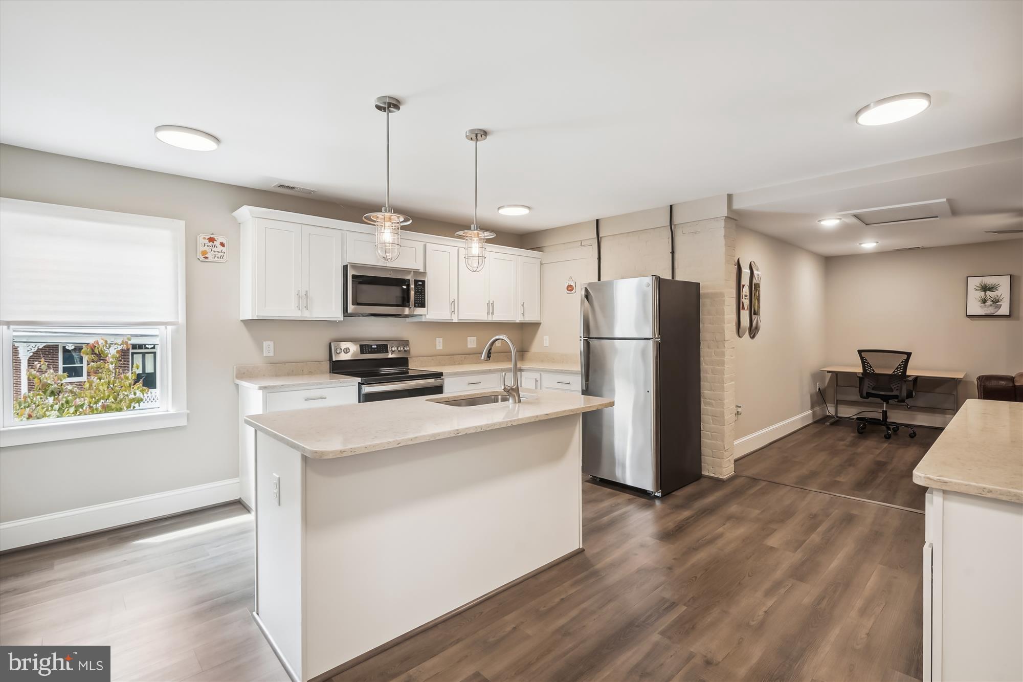 135 KENT STREET S Unit: 202