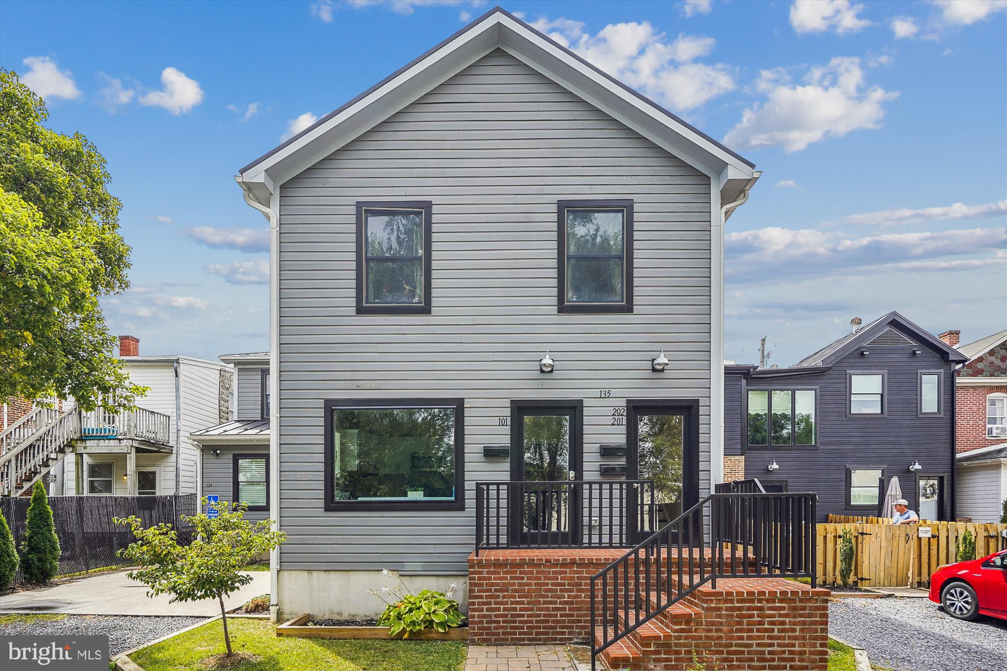 135 KENT STREET S Unit: 202