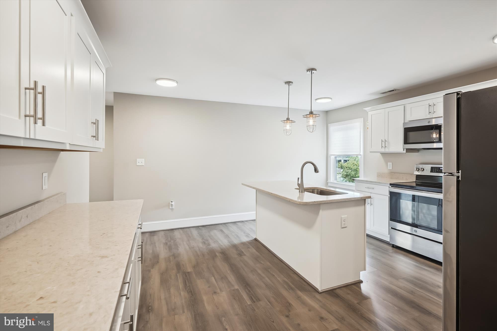 135 KENT STREET S Unit: 202