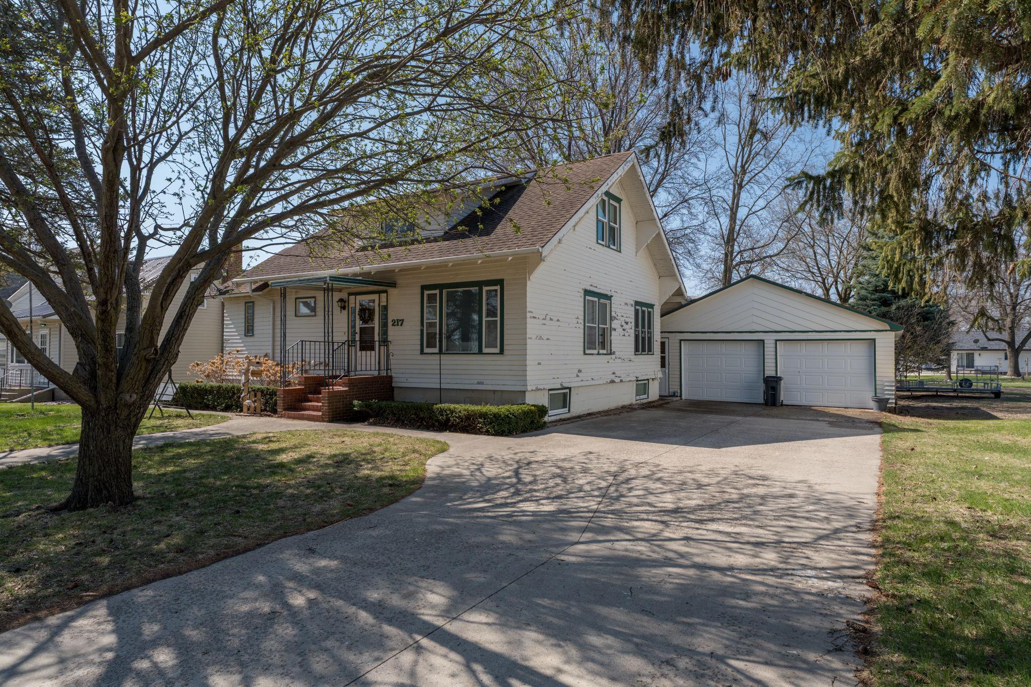 217 3rd Street E