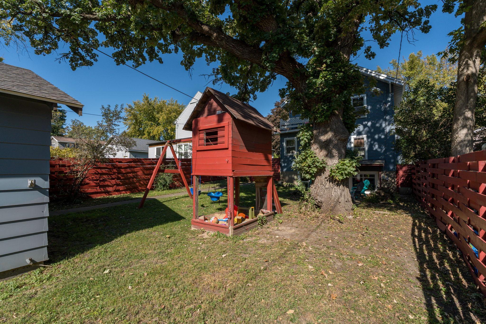 607 Blue Earth Street