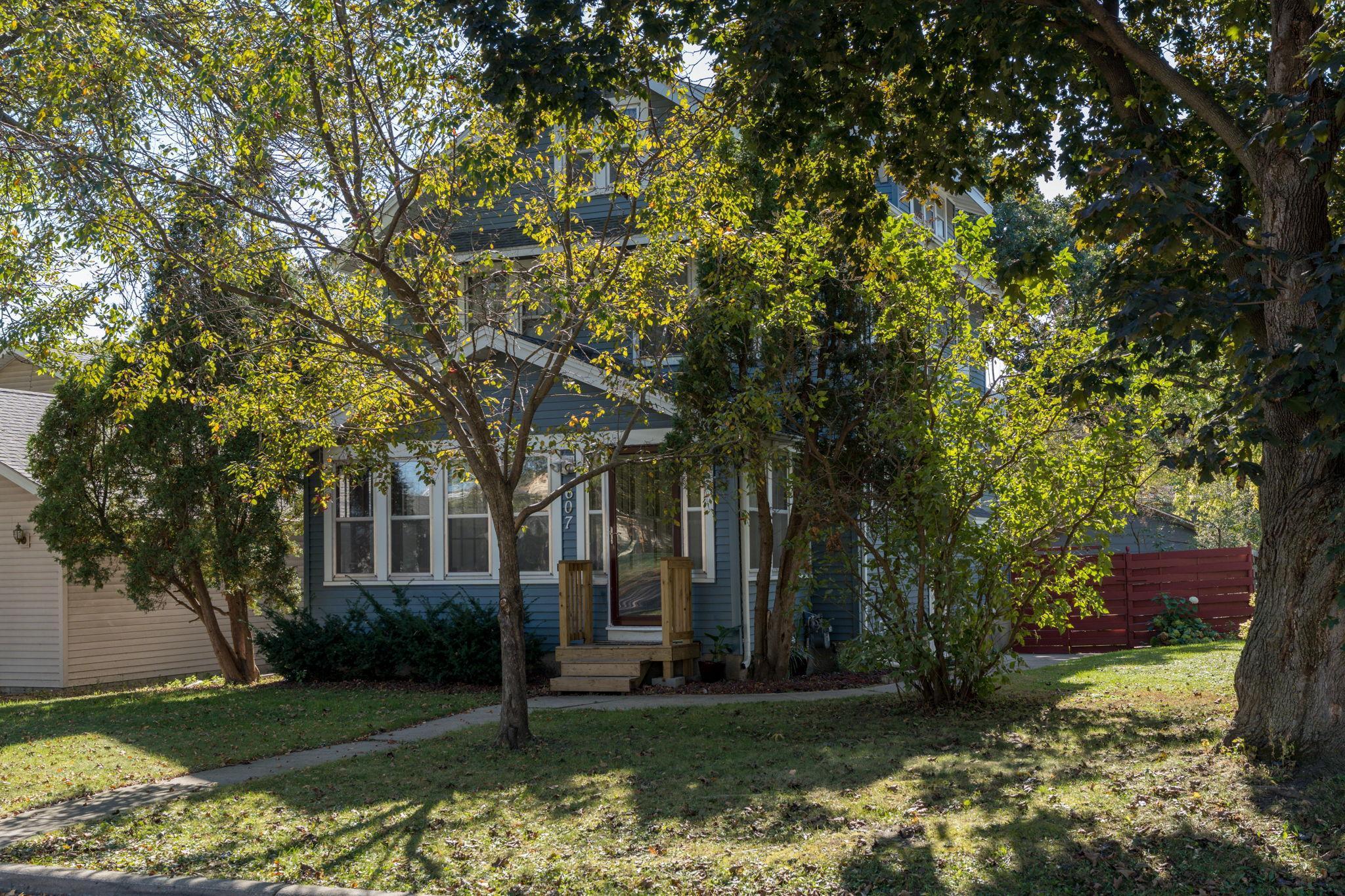 607 Blue Earth Street